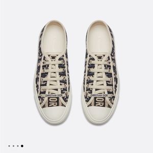 Dior WALK'N'DIOR SNEAKER
Deep Blue Dior Oblique Embroidered Cotton
39.5